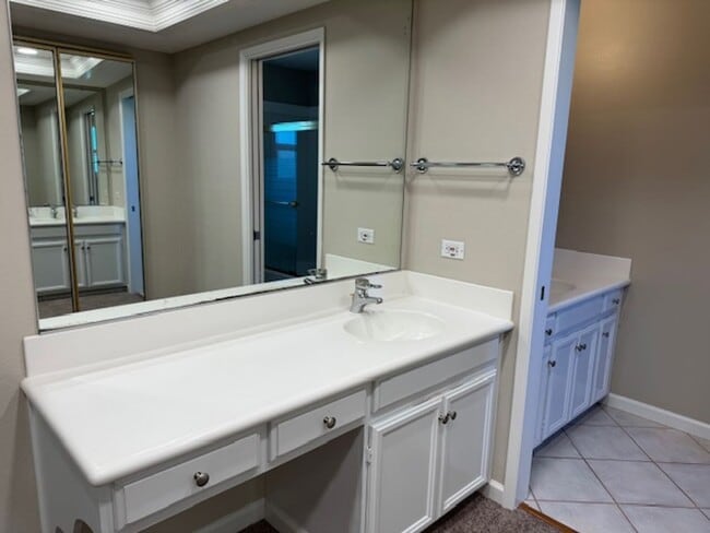 Building Photo - Gorgeous 2 story 5 bedroom home w/pool in ...