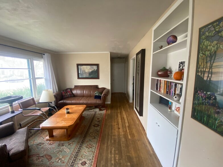 Building Photo - 941 E Jefferson St