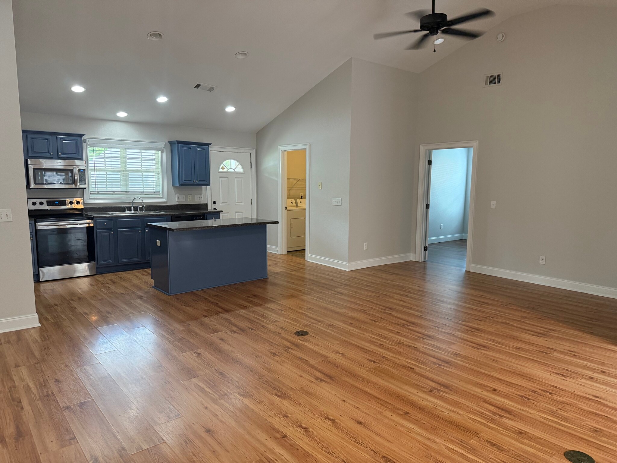 Building Photo - 802 W Longleaf Dr