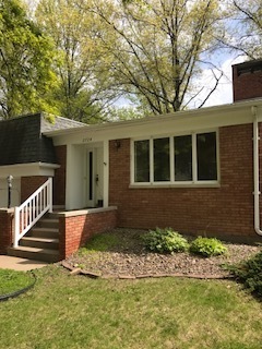 Primary Photo - 2 Bedroom Townhouse in Rock Island