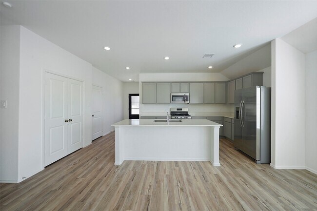 Building Photo - 307 Flower Reed Ct