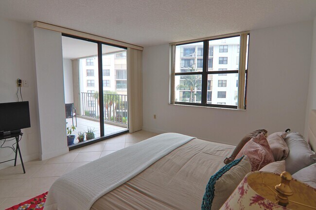 Building Photo - 3545 S Ocean Blvd