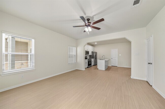 Building Photo - 716 W Dallas St