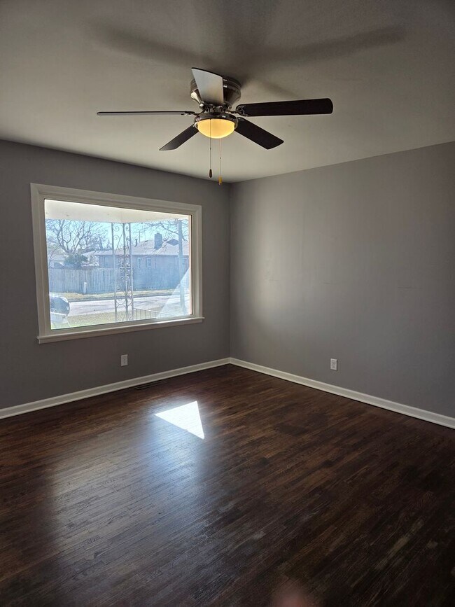 Building Photo - 715 N Kokomo Ave