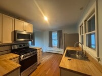Building Photo - Beautiful Single Family Home in Quiet Neig...