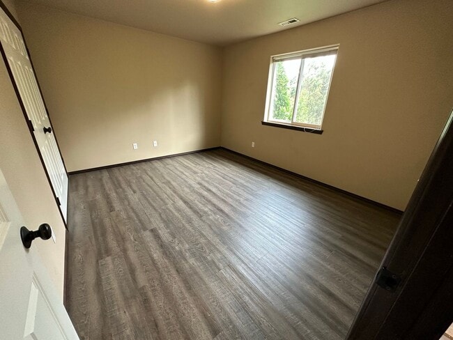 Building Photo - 2100 N Chestnut St