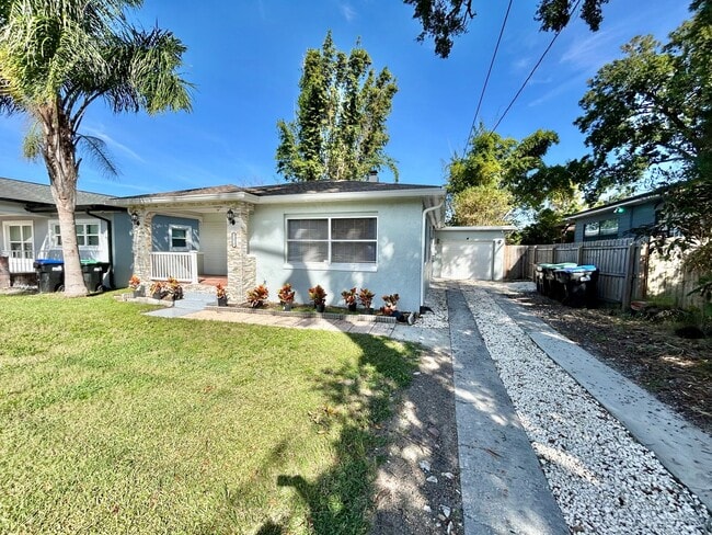 Primary Photo - Gorgeous updated 2-bedroom 2-bath home wit...