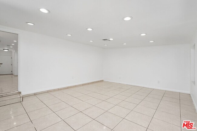 Building Photo - 5630 Radford Ave