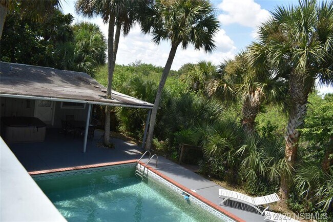 Building Photo - 4502 Saxon Dr