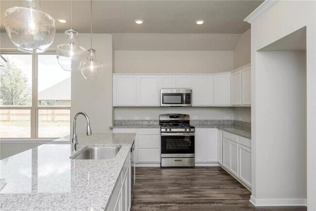 Building Photo - 5118 Leaning Tree