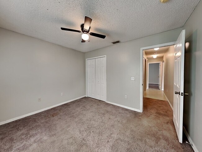 Building Photo - 3221 Utah Dr