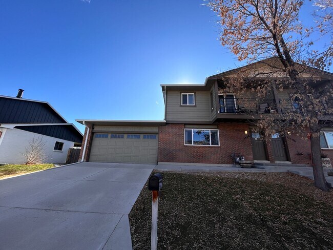 Primary Photo - $0 DEPOSIT OPTIONS. SPACIOUS 4-BEDROOM, 3.5-BATH DUPLEX OFF 6TH AVE FREEWAY, MINUTES FROM COLORAD...