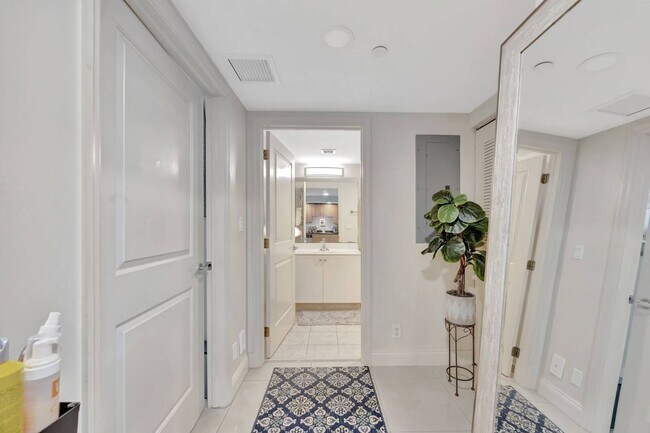 Building Photo - 111 E Flagler St