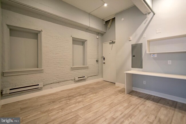 Building Photo - 412 S 13th St