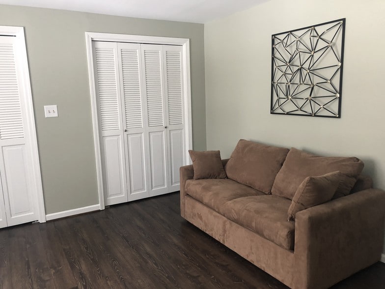 Large Second Bedroom - 4481 S Buffalo St
