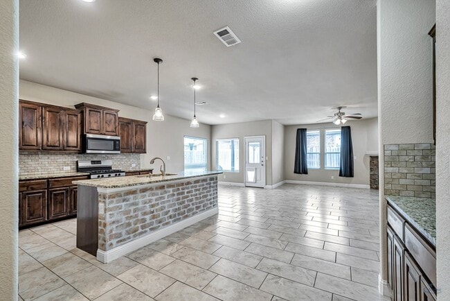 Building Photo - 7041 XIT Ranch Rd