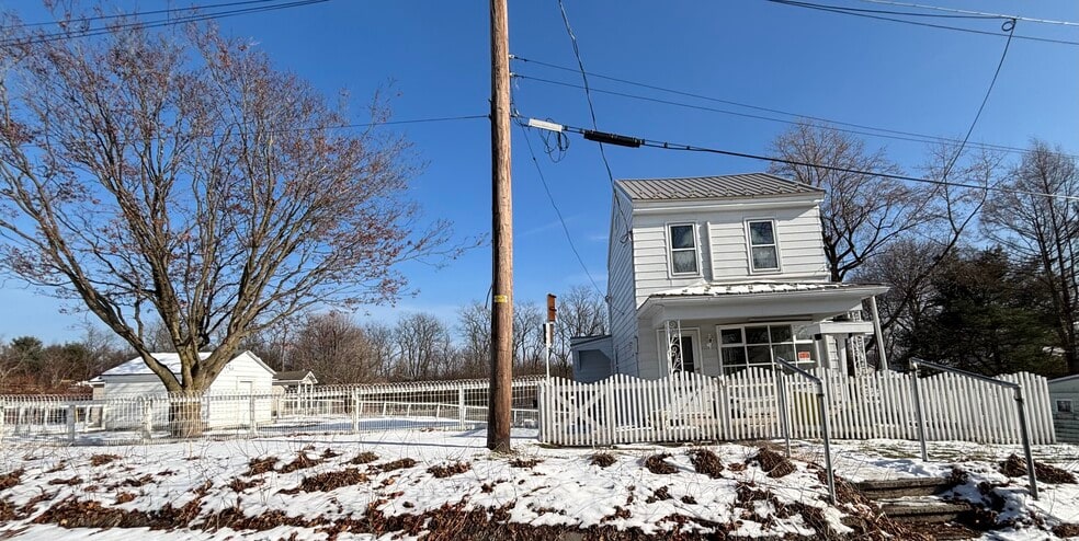 New Metal Roof! - 39 Cleveland St