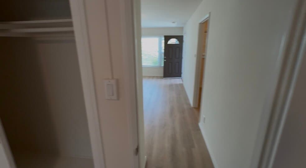 Building Photo - 1312 N Kenwood St