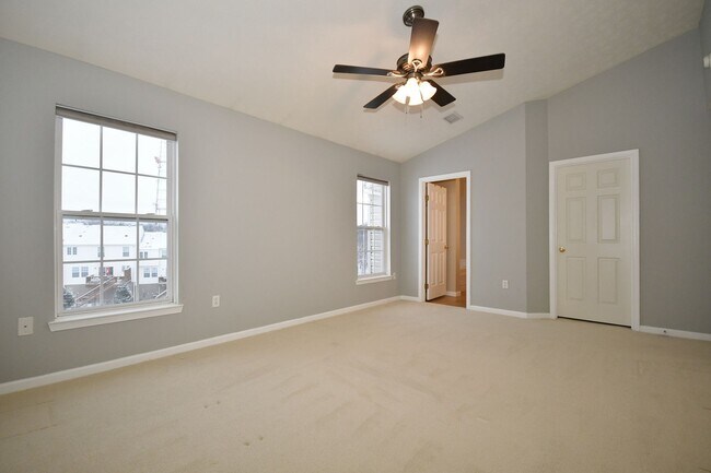 Building Photo - 3 Bedroom Townhouse