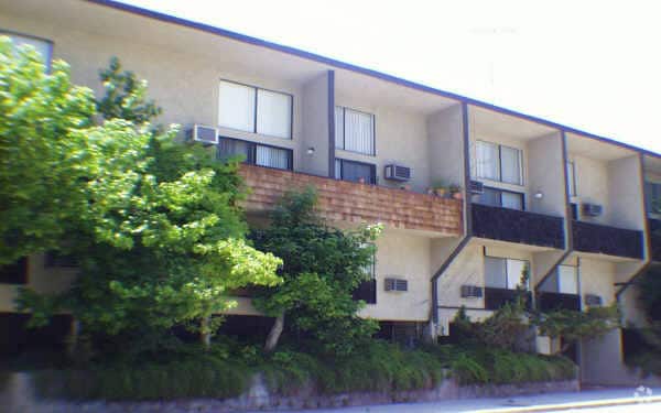 Building Photo - 2211 GRIFFITH Park
