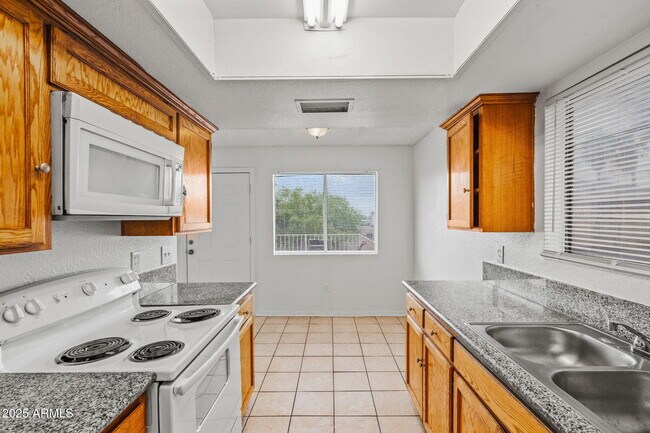 Building Photo - 3308 W Loma Ln