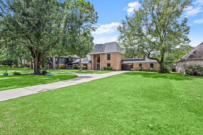 Building Photo - 17627 Macrantha Dr