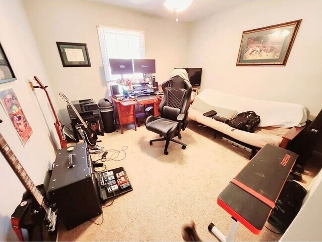 Building Photo - North Columbus 3 Bedrooms 2 Bath Garage