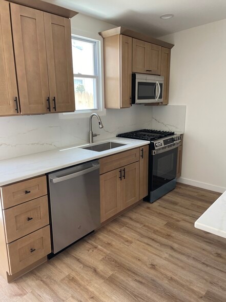 Building Photo - 177 Maiden St