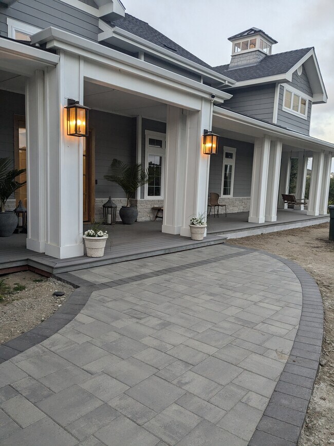 Building Photo - 27591 High Vista Dr