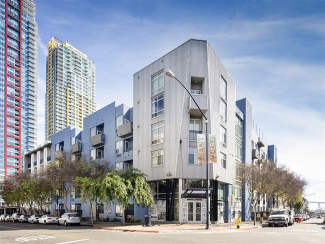 Building Photo - Entrada