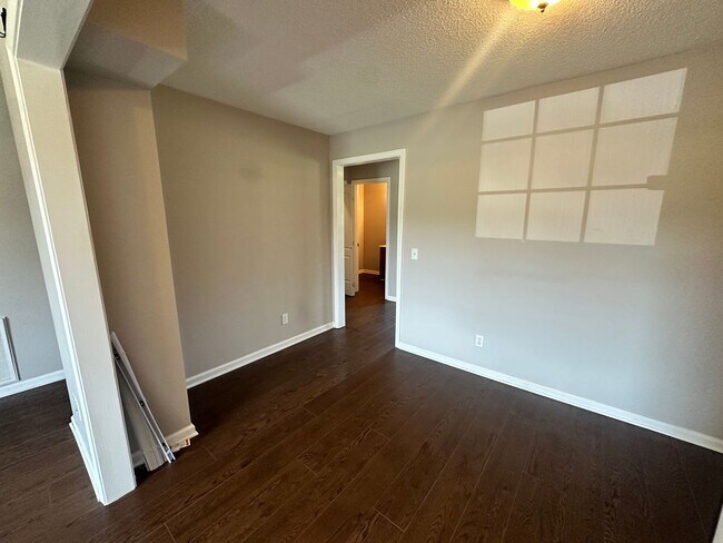 Building Photo - 904 Southwood Dr