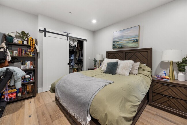 Building Photo - 300 Somerville Ave