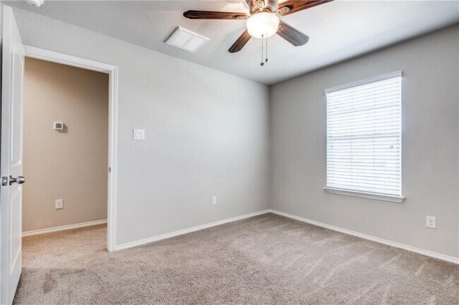 Building Photo - 109 Miles Dr
