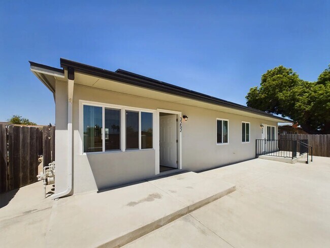 Building Photo - 3252-3254 Jemez Dr