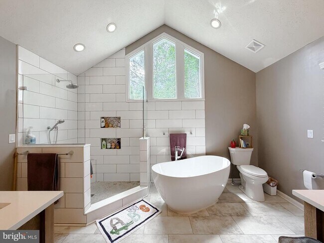 Building Photo - 23118 Silverberry Way