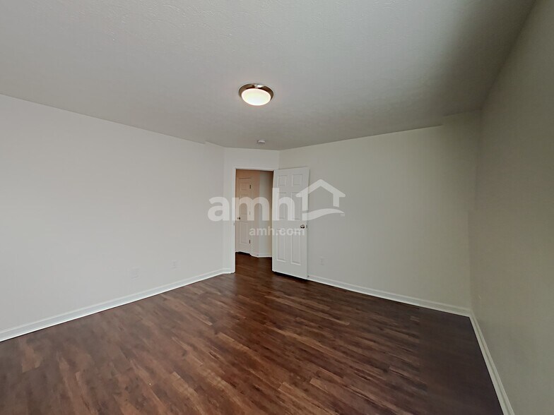 Building Photo - 1668 Comanche Run