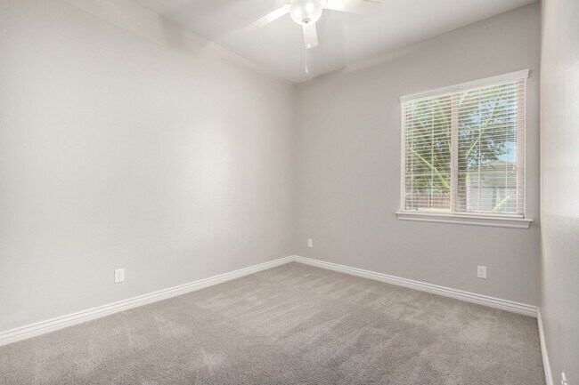 Building Photo - 20273 E Raven Dr