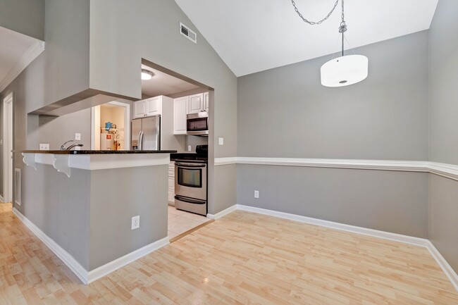 Building Photo - AVAILABLE NOW! Clean and comfortable 2 bed...