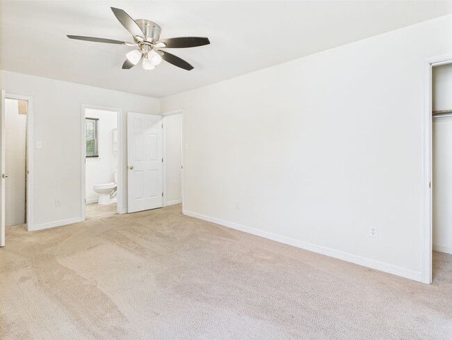Building Photo - 10649 Genlou Rd