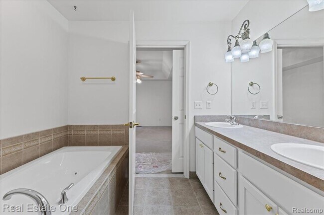 Building Photo - 2475 Horace St