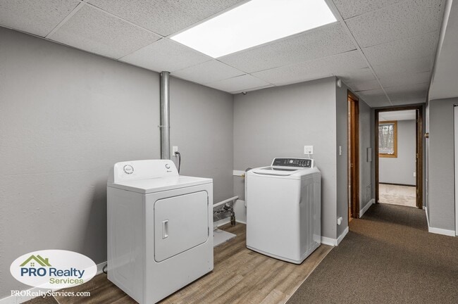 Building Photo - 5 Bedroom Home in Chisago City