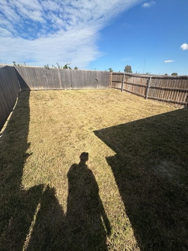 Building Photo - AVAILABLE NOW! (SECTION 8 ACCEPTED)