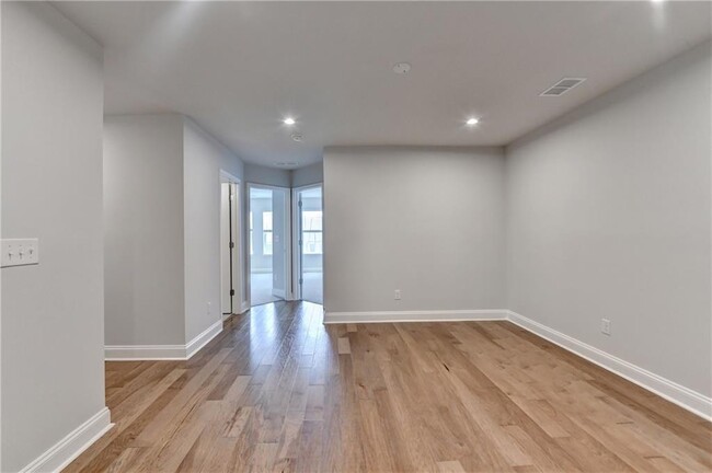 Building Photo - 204 Holsten Ln