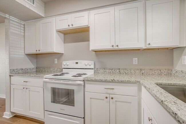 Building Photo - COMPLETELY Remodeled!!