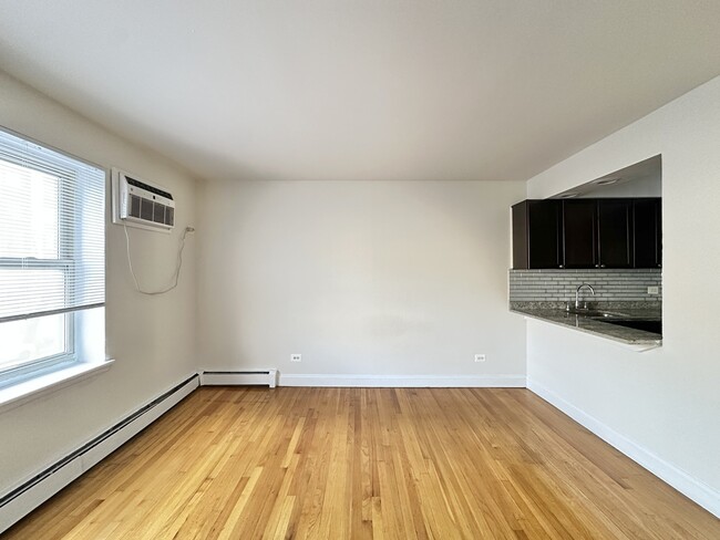 Building Photo - 6830 N Sheridan Rd