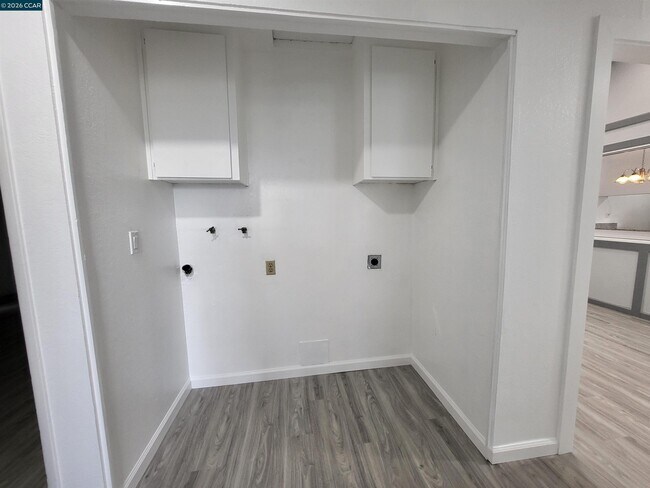 Building Photo - 4001 Mozart Dr