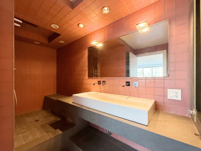 Building Photo - 211 E Ohio St