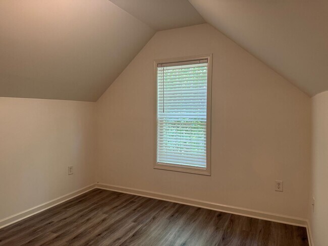 Building Photo - Three Bedroom Townhouse in Sherrills Ford with Bonus Room