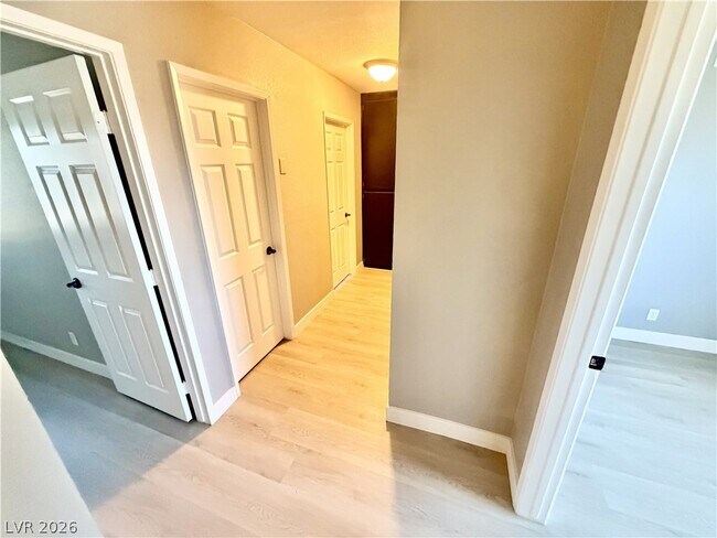 Building Photo - 6990 Paddington Way