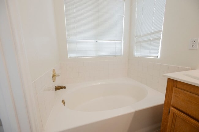 Building Photo - Honey, I’m Home! This Lovely 3 Bedroom, Two-Story Home Is Located In Summerlin.